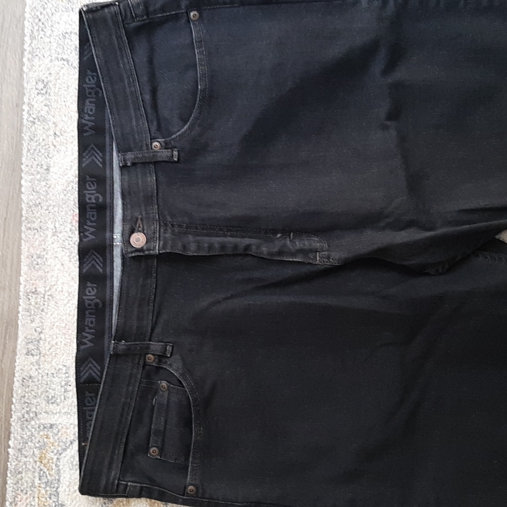 Black wrangler jeans men's size 38X30 - Picture 2 of 9